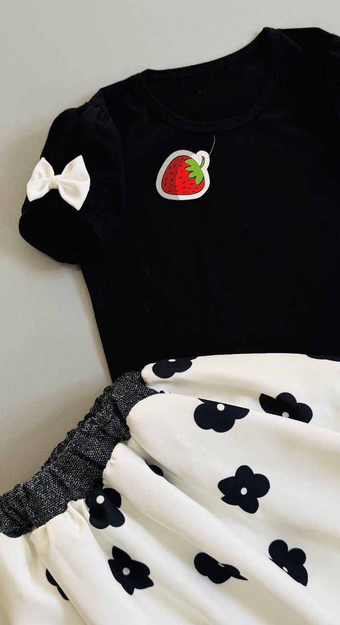 تیشرت و دامن گلدار مشکی همراه گلسر